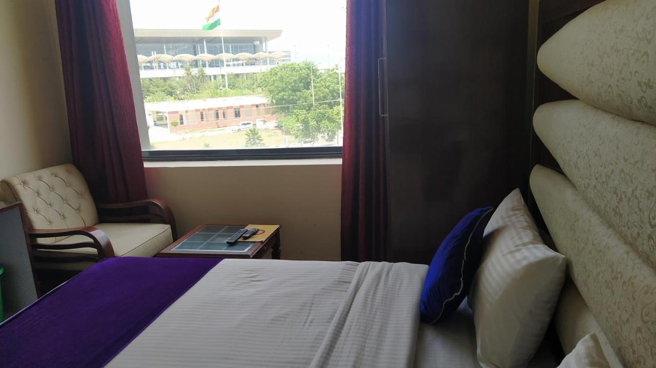 Hotel Eurasia Mohali International Airport Zirakpur Dış mekan fotoğraf